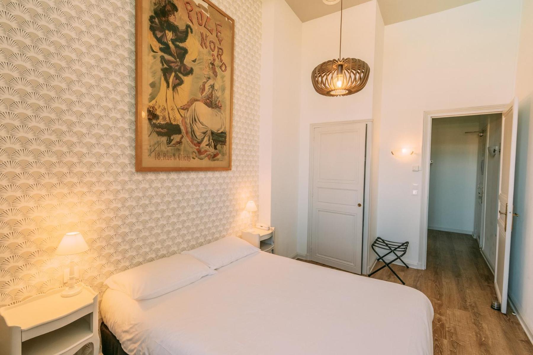 Les Trois Lys Hotel Condom Bagian luar foto