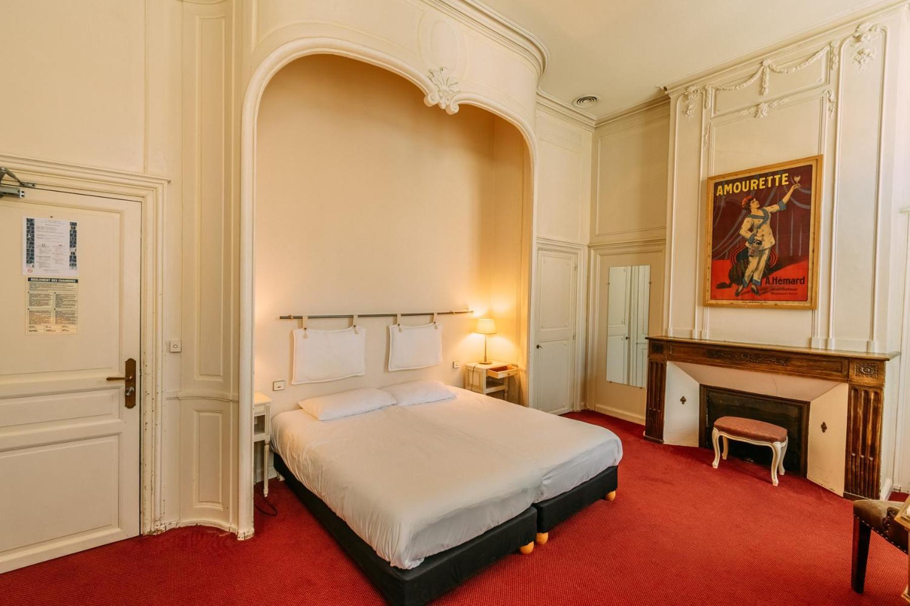 Les Trois Lys Hotel Condom Bagian luar foto