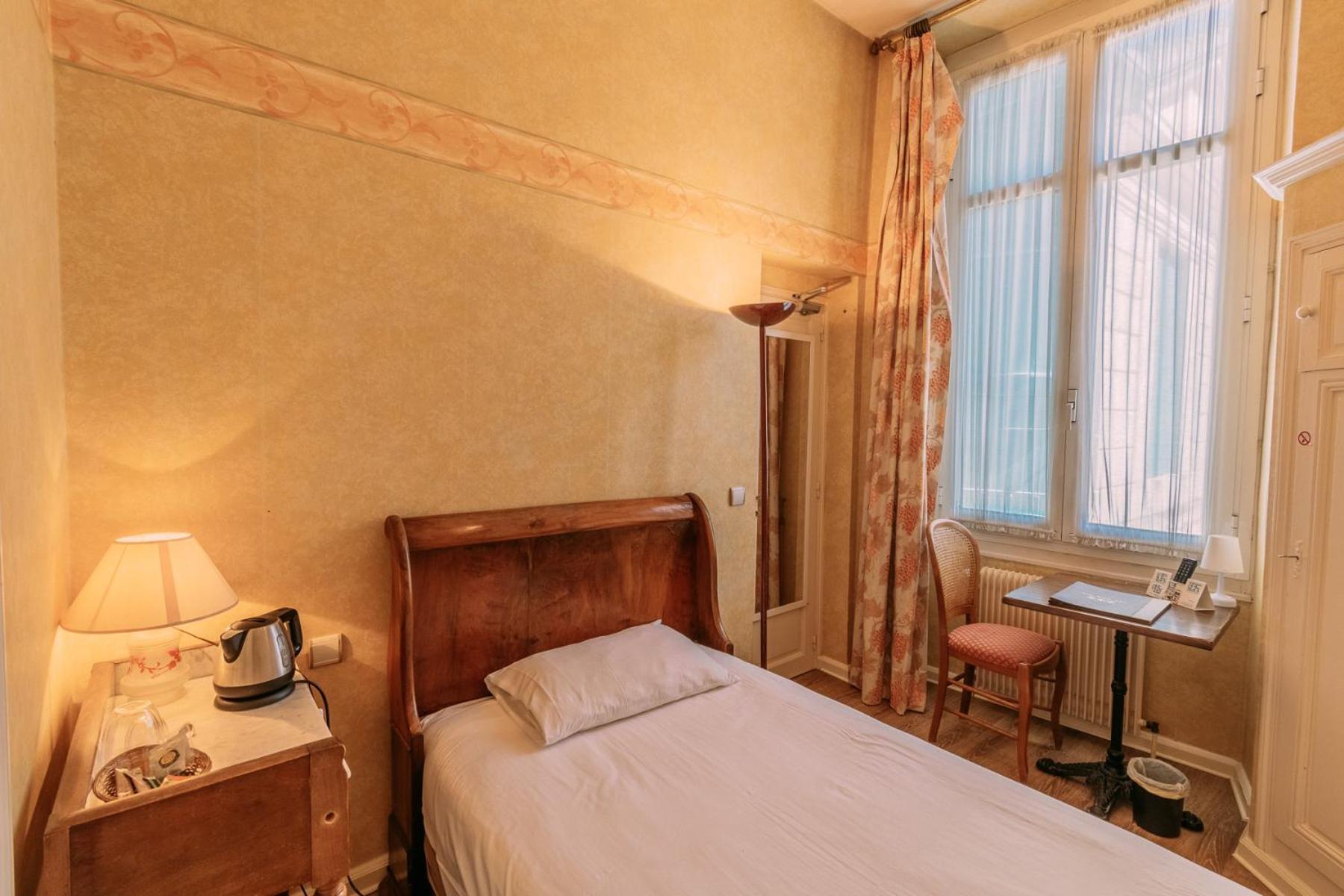 Les Trois Lys Hotel Condom Bagian luar foto