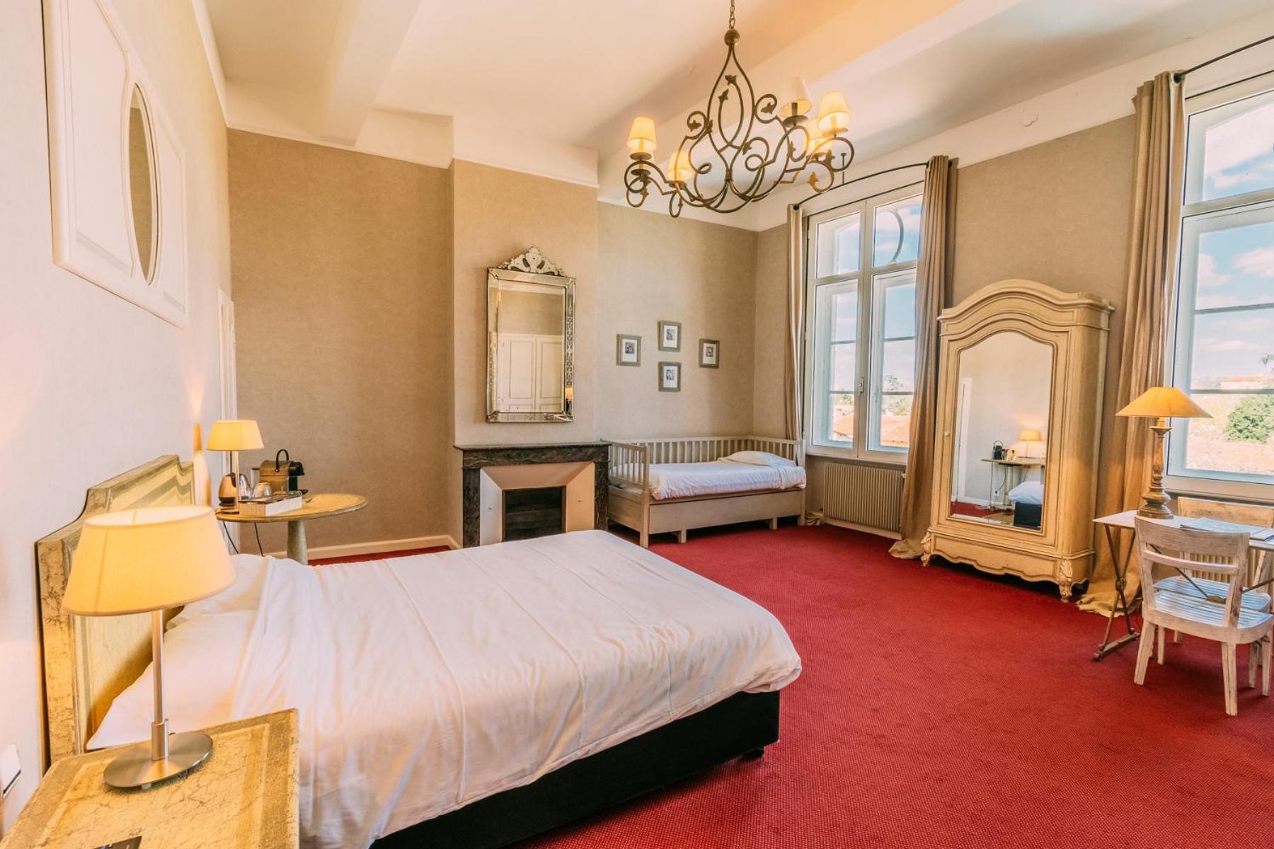 Les Trois Lys Hotel Condom Bagian luar foto