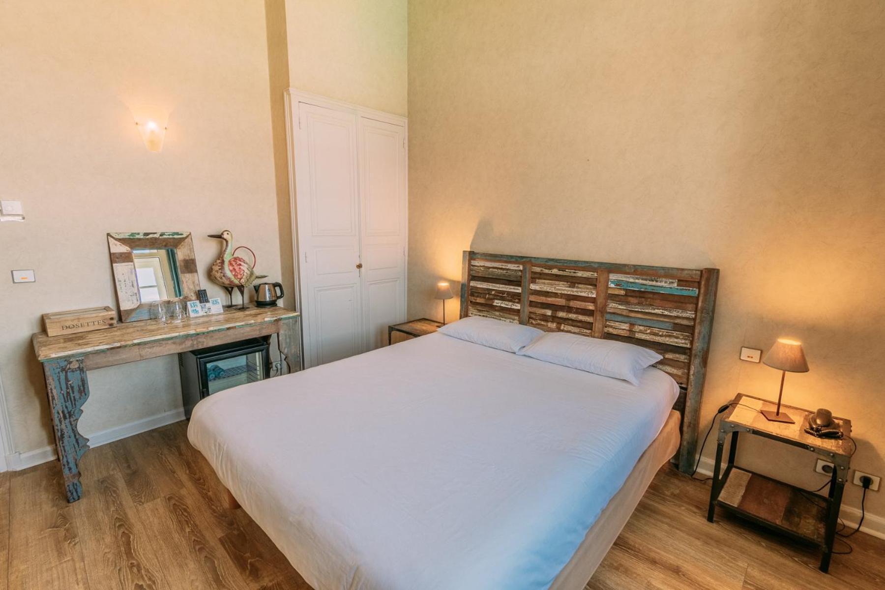 Les Trois Lys Hotel Condom Bagian luar foto