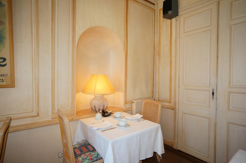 Les Trois Lys Hotel Condom Bagian luar foto