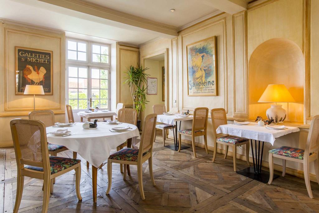 Les Trois Lys Hotel Condom Bagian luar foto